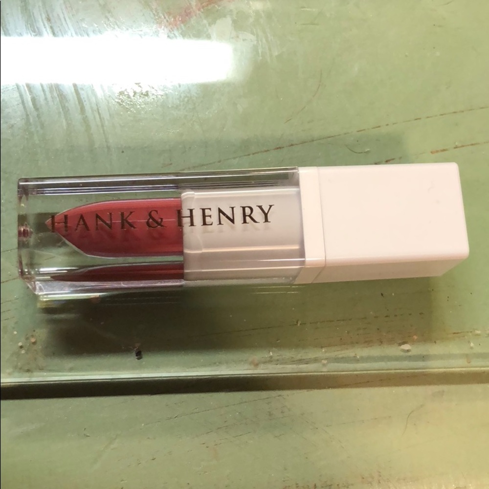 Hank & Henry matte liquid lipstick in petal pusher
